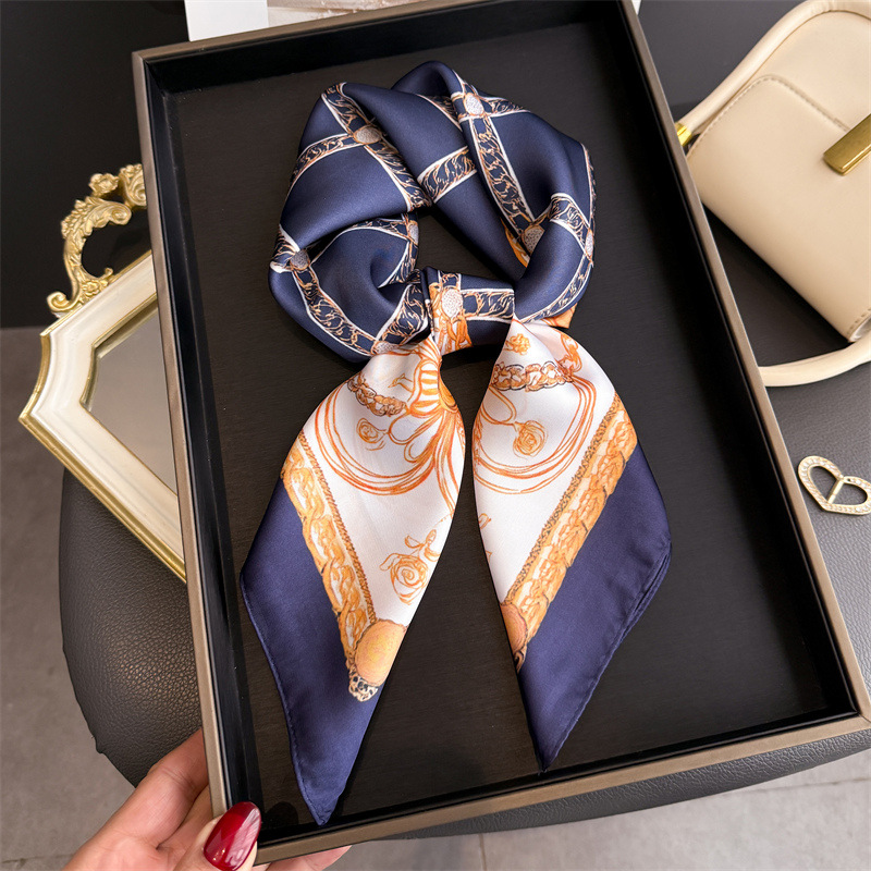Blue Classic Chain Print Squar - Ascot Neck Scarf บทวิจารณ์และราคา