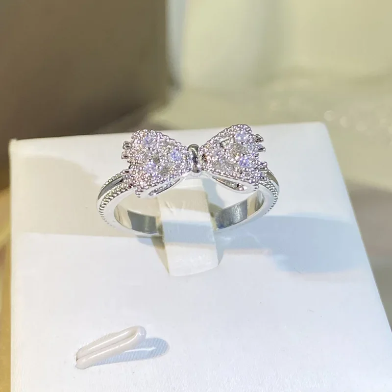 Fancy Bow Ring with Dazzling C - Tie Clip Silver บทวิจารณ์และราคา